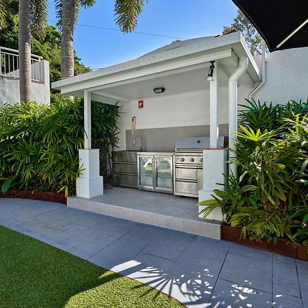 Alassio Beachfront Apartments Палм Коув Екстериор снимка