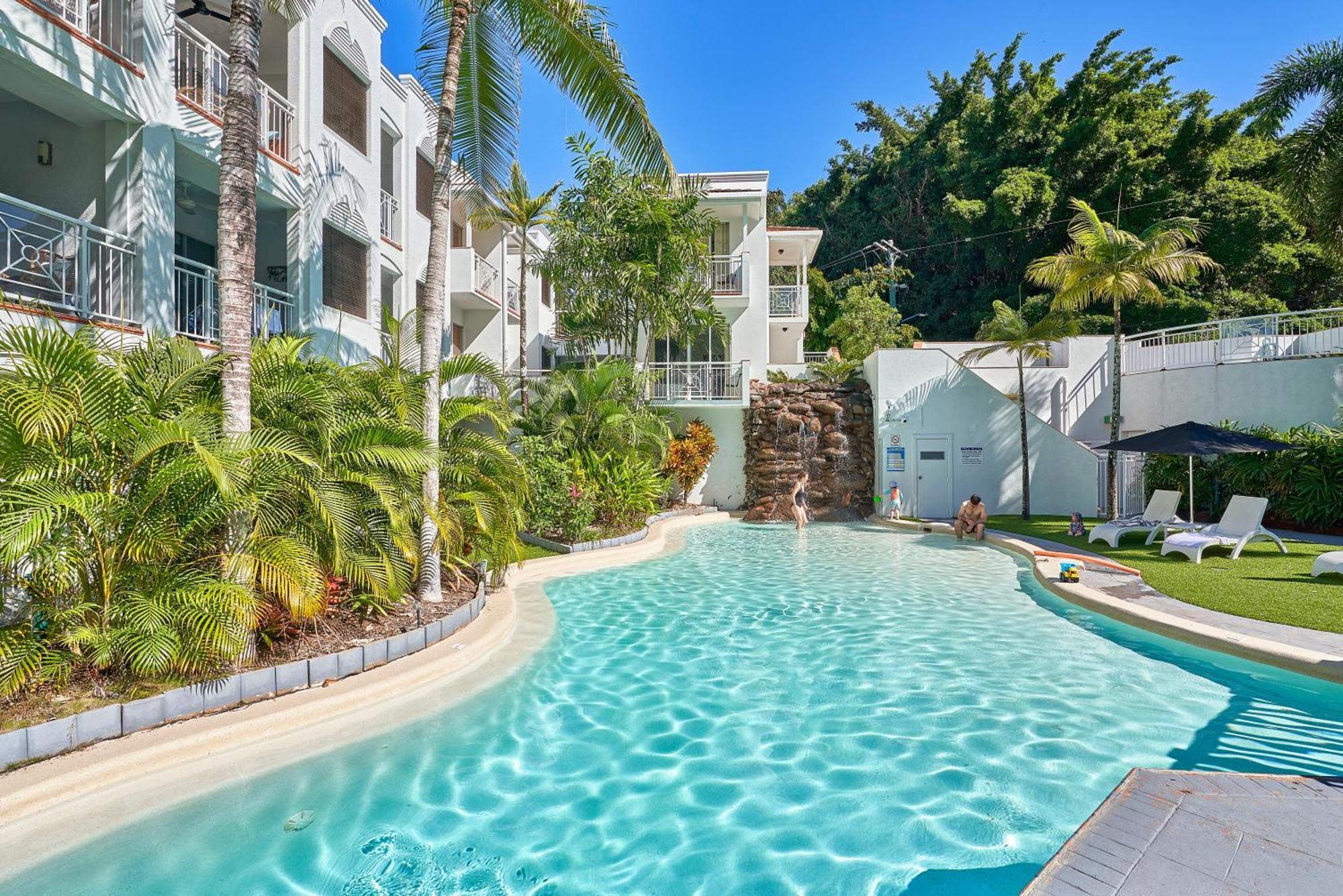 Alassio Beachfront Apartments Палм Коув Екстериор снимка