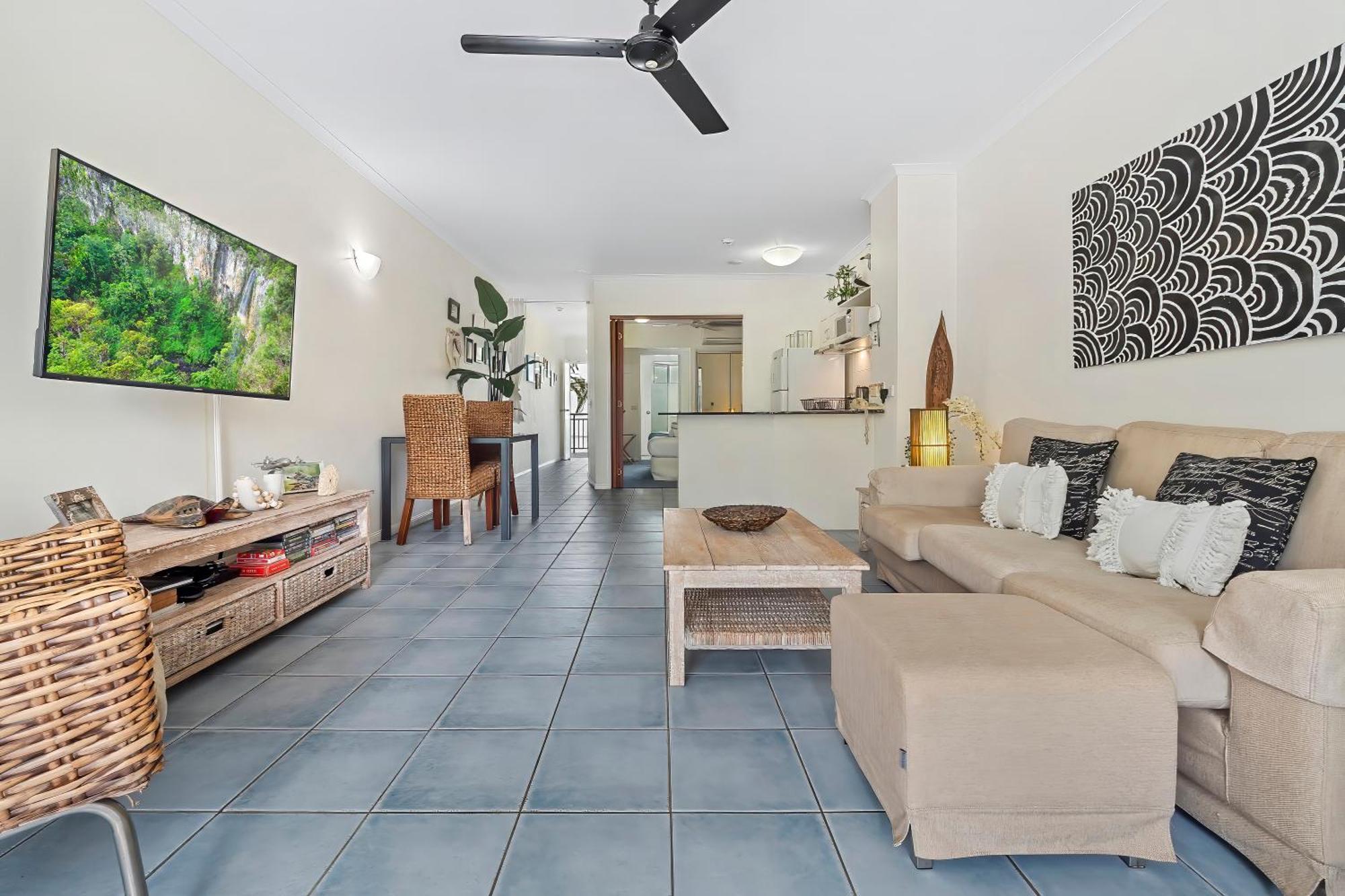 Alassio Beachfront Apartments Палм Коув Стая снимка