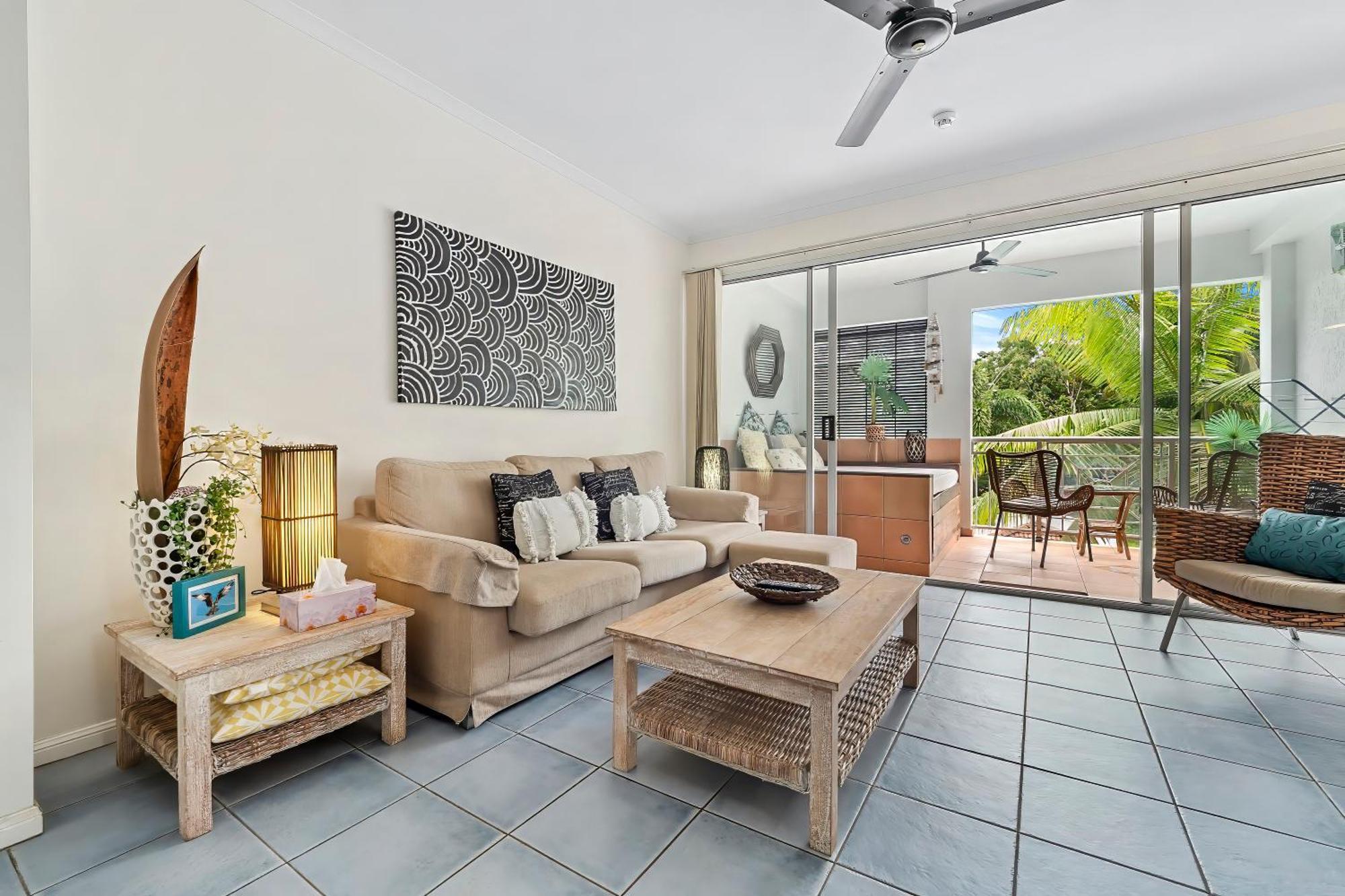 Alassio Beachfront Apartments Палм Коув Стая снимка