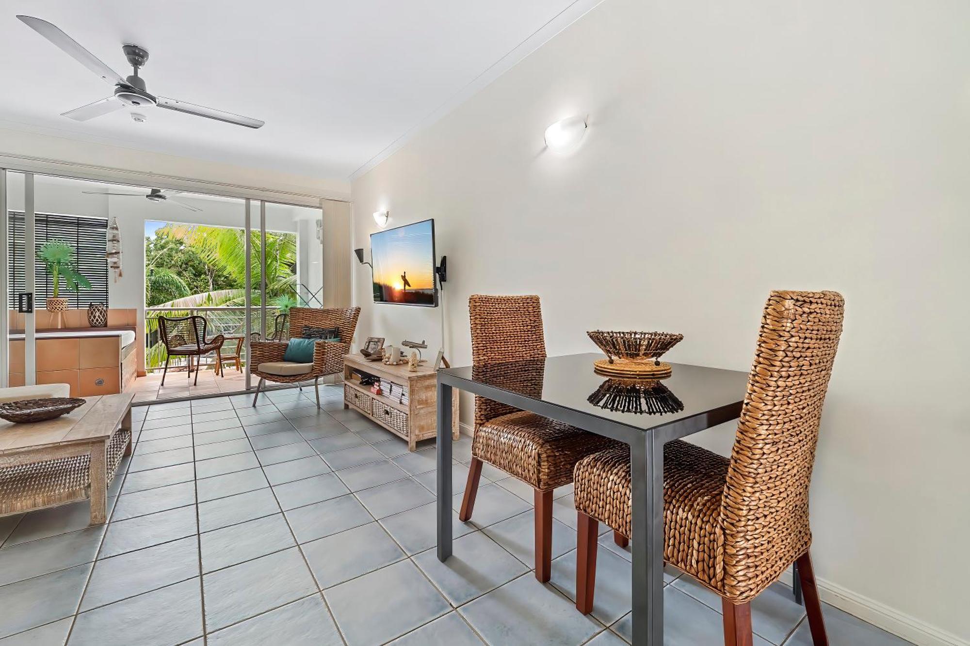 Alassio Beachfront Apartments Палм Коув Стая снимка