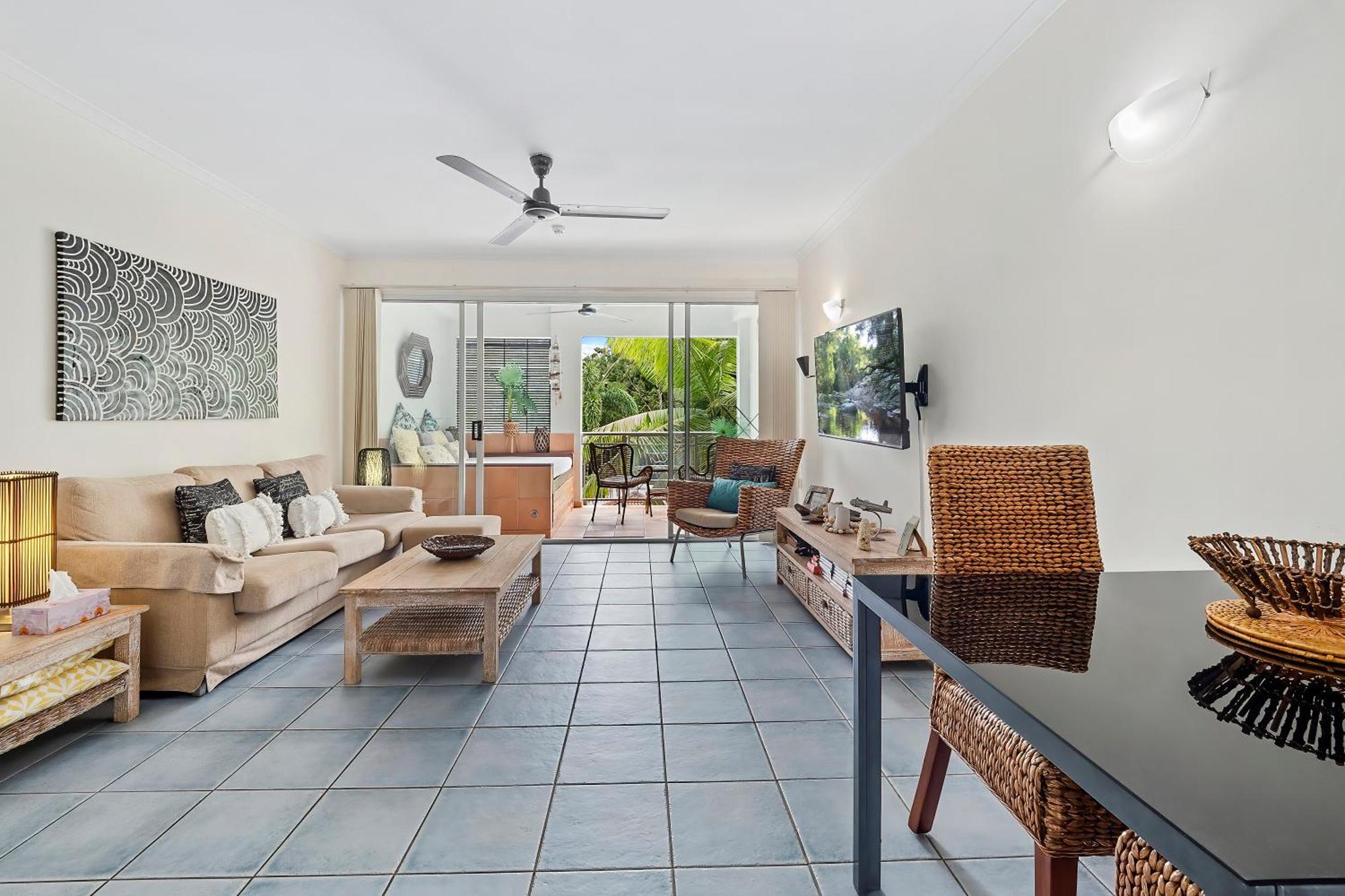 Alassio Beachfront Apartments Палм Коув Стая снимка