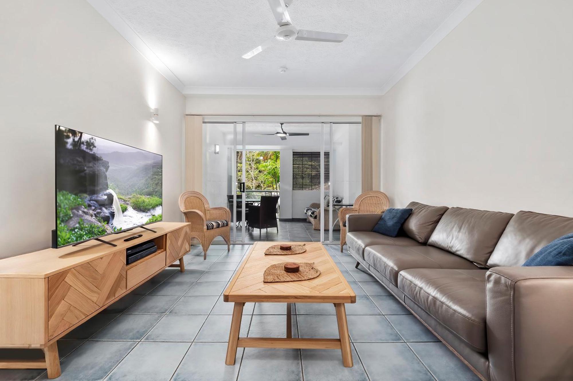 Alassio Beachfront Apartments Палм Коув Стая снимка