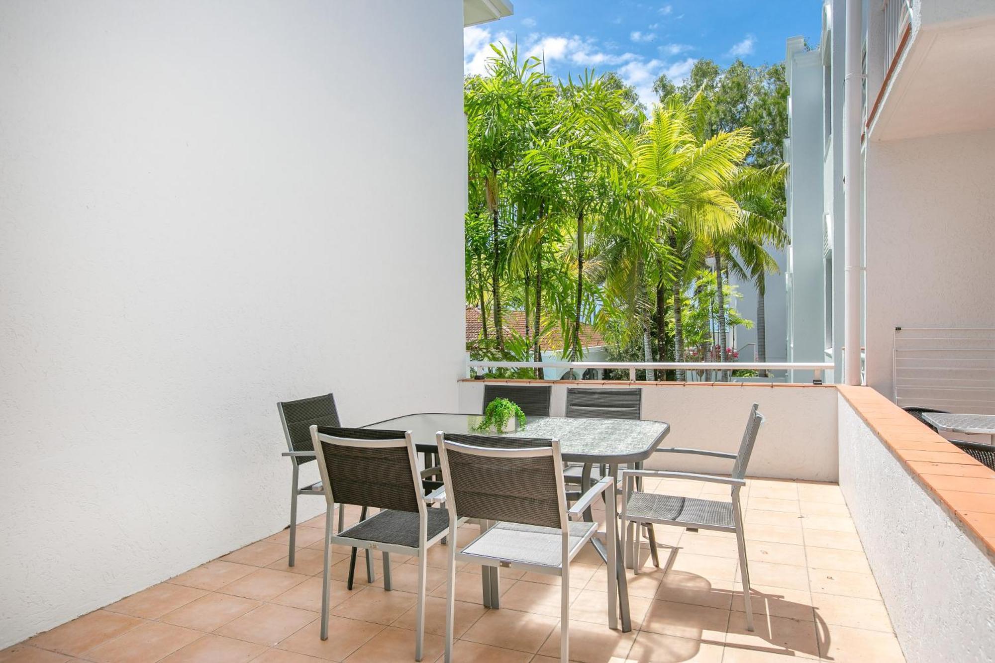 Alassio Beachfront Apartments Палм Коув Стая снимка