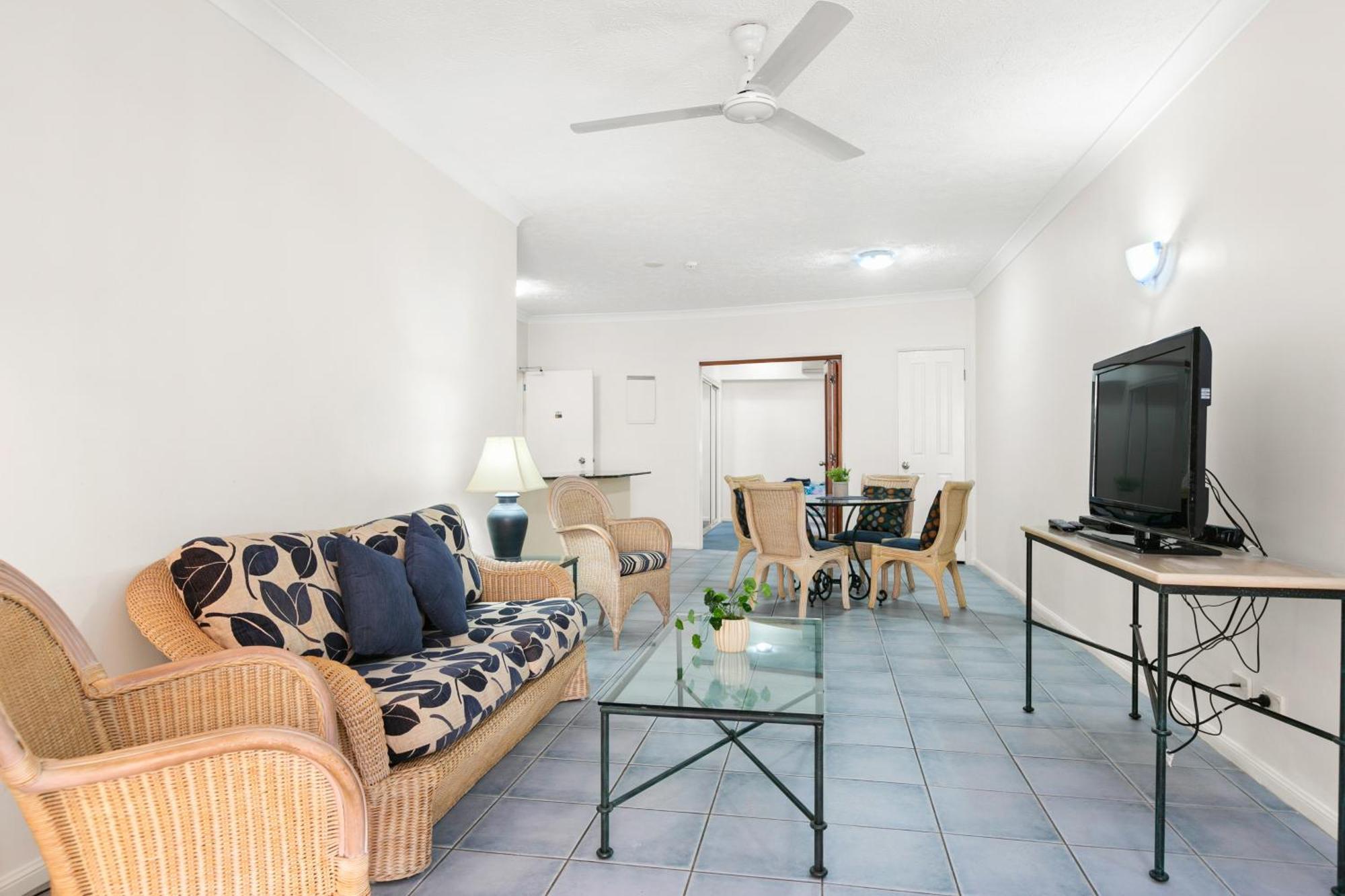 Alassio Beachfront Apartments Палм Коув Стая снимка