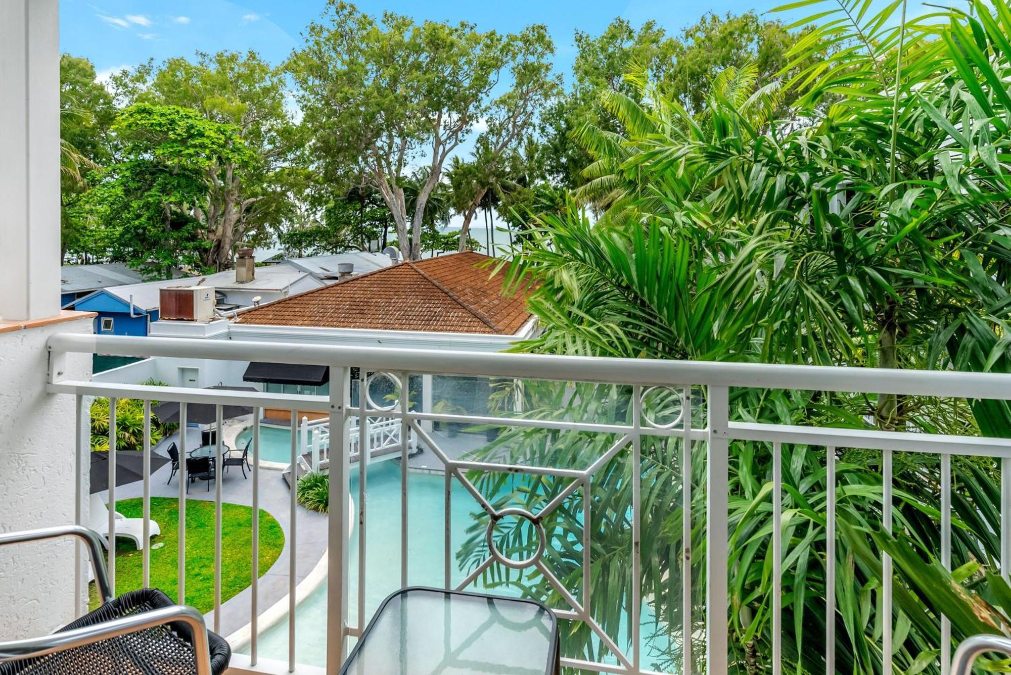 Alassio Beachfront Apartments Палм Коув Стая снимка