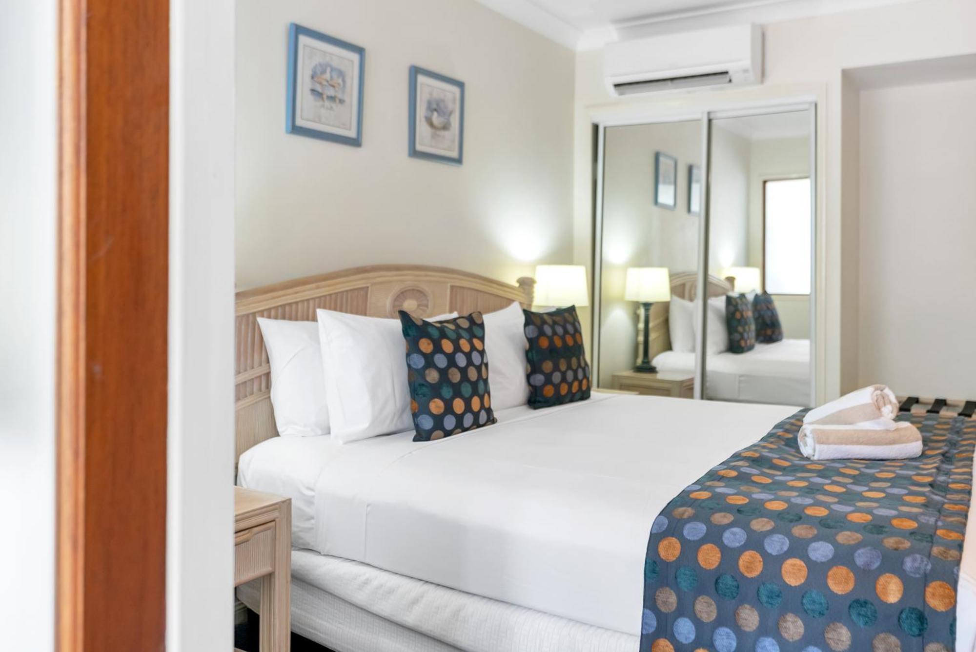 Alassio Beachfront Apartments Палм Коув Стая снимка
