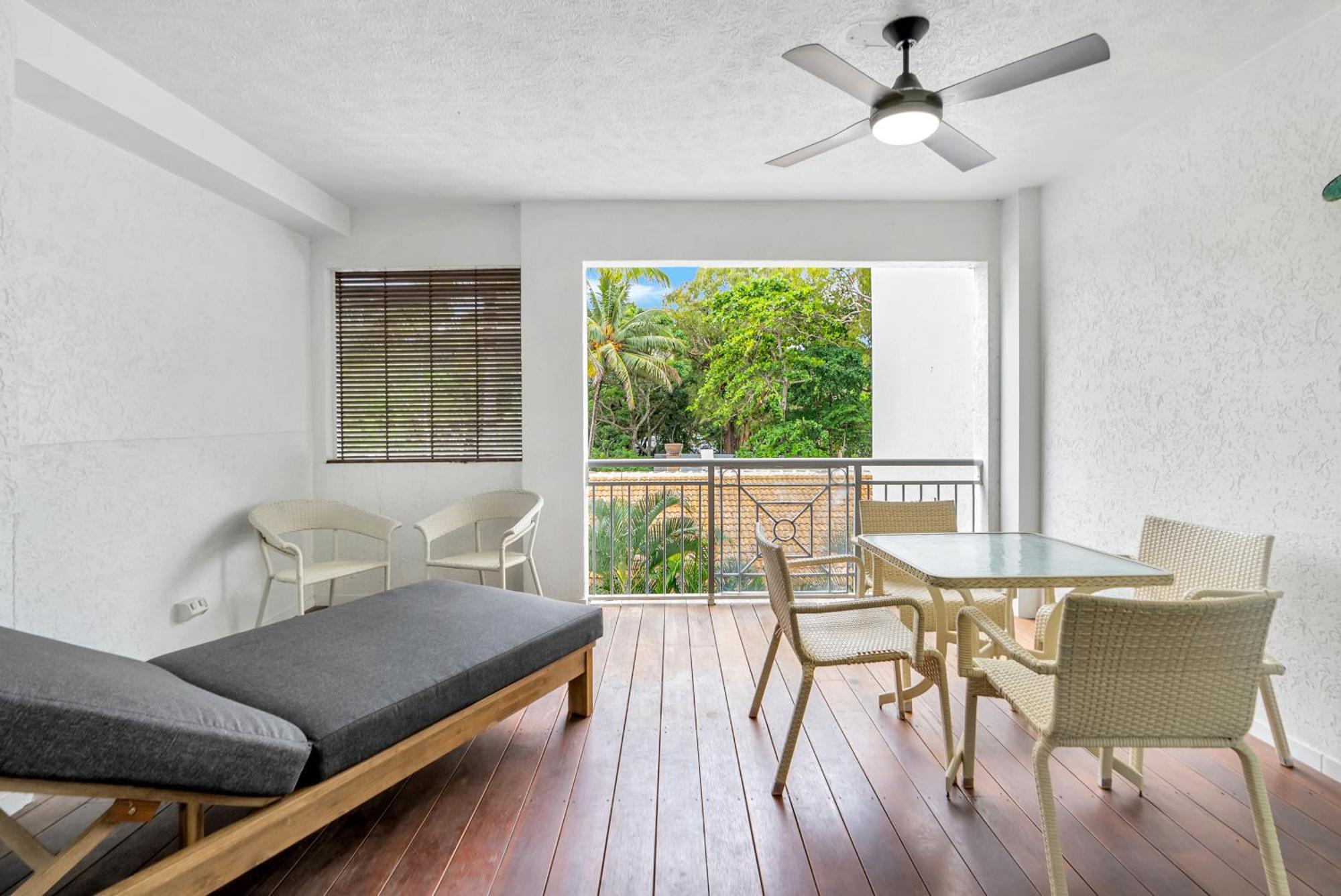 Alassio Beachfront Apartments Палм Коув Стая снимка