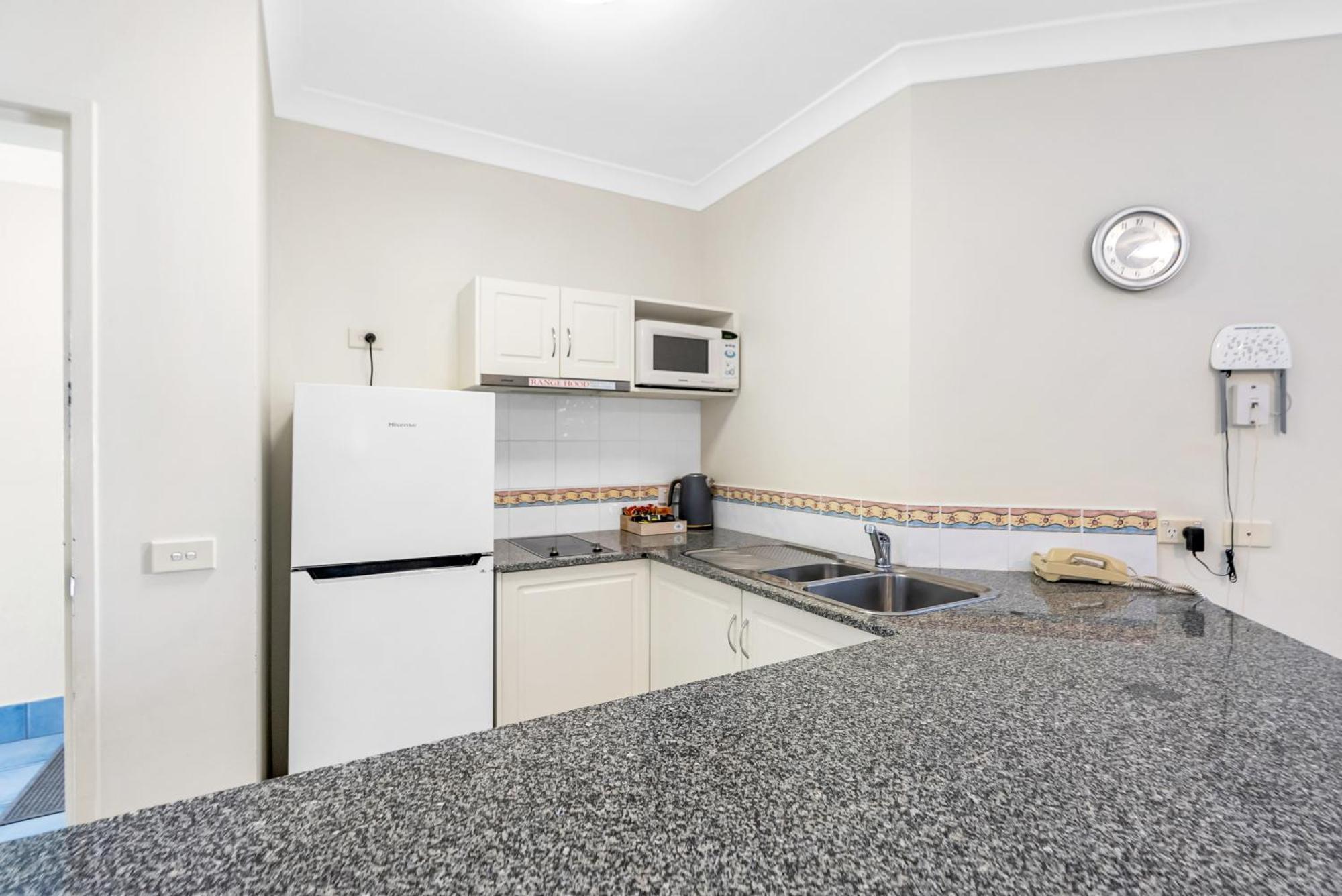Alassio Beachfront Apartments Палм Коув Стая снимка
