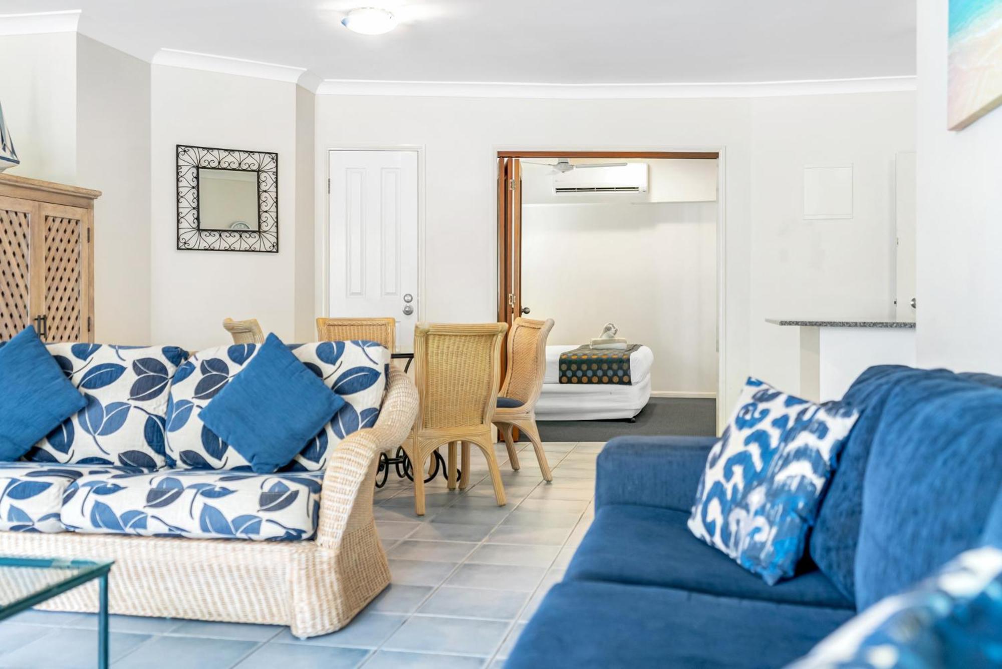 Alassio Beachfront Apartments Палм Коув Стая снимка